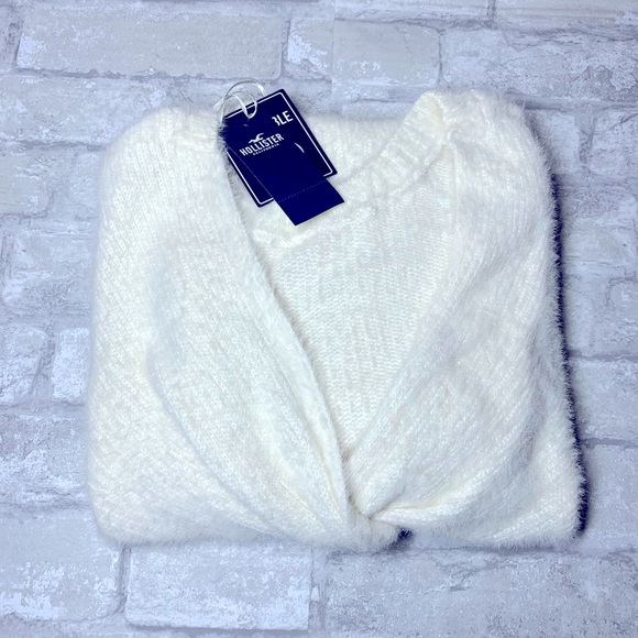HOLLISTER: COZY REVERSIBLE TWISTED CROPPED SWEATER - Picture 7 of 8